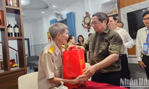 Thủ tướng Phạm Minh Chính tri ân các Anh hùng liệt sĩ, chiến sĩ cách mạng tại Côn Đảo