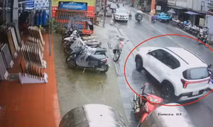 Ô tô va chạm liên hoàn 3 xe máy tại Sa Pa, cháu bé 5 tuổi tử vong thương tâm