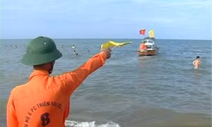 Đôi nam nữ đuối nước tử vong khi tắm biển Cửa Lò vào sáng sớm 