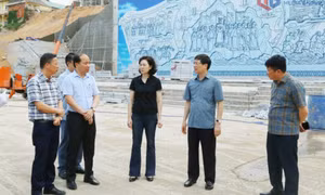Đồng chí Vũ Quyết Tiến, Phó Bí thư Tỉnh ủy kiểm tra các dự án trọng điểm trên địa bàn TP Hạ Long          