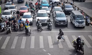Ôtô dừng chờ quá vạch bị phạt 18-20 triệu đồng như vượt đèn đỏ
