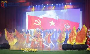 Chương trình nghệ thuật “Bản hùng ca sông núi” tại thành phố Móng Cái