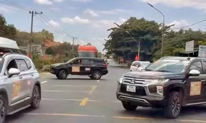Xác định 4 tài xế trong 'đoàn xe doanh nhân' mắc lỗi dừng xe trái quy định