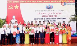 Khi công nhân ưu tú vào Đảng