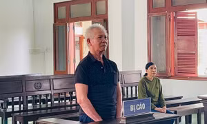 Đổ thuốc diệt cỏ vào hộp bánh để giết vợ cũ, gã đàn ông lãnh 10 năm tù