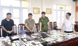 Nhóm hành nghề ‘hai ngón’ trộm hơn 300 điện thoại của du khách tại chùa Tam Chúc
