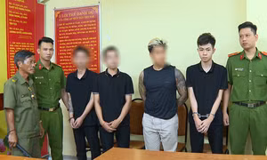 Bắt khẩn cấp đối tượng đập vỏ chai bia vào đầu người nước ngoài ở phố Tây TPHCM