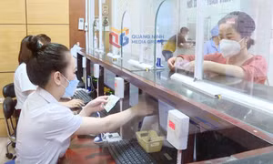Đảm bảo quyền lợi người tham gia BHYT khi dừng cấp, đổi thẻ BHYT