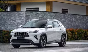 Toyota Việt Nam triệu hồi gần 1.500 xe Yaris Cross HEV do lỗi kính nóc