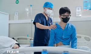 COVID-19 quay trở lại: Ai cần điều trị tại bệnh viện nếu mắc virus?