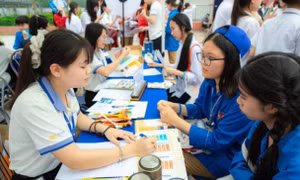 Sinh viên ngành Triết học có được miễn học phí?