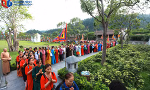 Yên Tử đón lượng khách kỷ lục đến chiêm bái xá lợi Phật