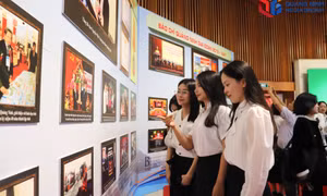 Lan tỏa đam mê nghề báo đến thế hệ trẻ tại Triển lãm kỷ niệm 100 năm Báo chí Cách mạng Việt Nam