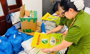 Khởi tố 2 chủ cửa hàng ở Hà Nội kinh doanh khoảng 23 tấn gạo giả nhãn hiệu