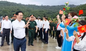 Bảo vệ vững chắc chủ quyền biển đảo và quan tâm nâng cao đời sống vật chất, tinh thần nhân dân