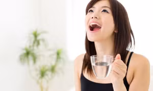 4 loại nước uống tự nhiên làm giảm đau rát họng, viêm họng mùa lạnh