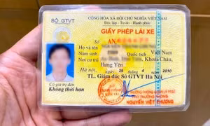 Không bắt buộc phải đổi GPLX cấp trước năm 2012 sang thẻ PET