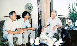 Những người muôn năm cũ
