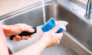 Sai lầm khi vệ sinh dao trong nhà bếp