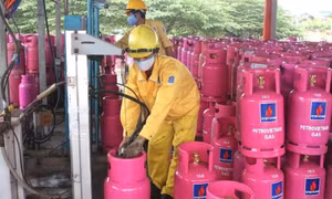 Tháng Hai, giá gas bán lẻ trong nước sẽ tiếp tục tăng theo giá thế giới