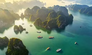 Vịnh Hạ Long - “Viên ngọc quý” trong mắt du khách quốc tế