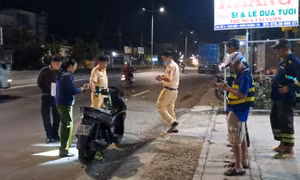 Va chạm với xe đầu kéo, 2 cô gái trẻ thương vong