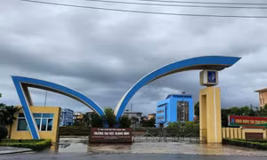 120 viên chức, người lao động tại Trường Đại học Quảng Bình bị nợ lương