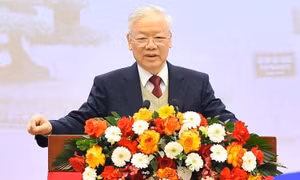 Tự hào và tin tưởng dưới lá cờ vẻ vang của Đảng, quyết tâm xây dựng một nước Việt Nam ngày càng giàu mạnh, văn minh, văn hiến và anh hùng