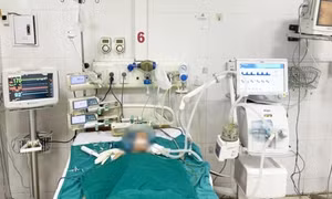 Bé 6 tuổi ngừng tuần hoàn, hôn mê sau khi ăn kẹo dẻo