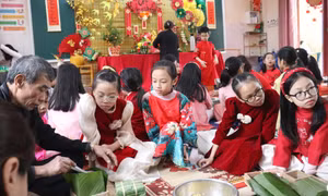 Nuôi dưỡng văn hóa cổ truyền từ lễ hội gói bánh chưng 