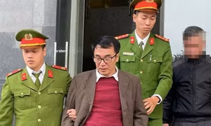 Cựu Cục phó Trần Hùng bị tuyên y án 9 năm trong vụ sách giáo khoa giả