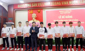 TP Móng Cái: Hơn 100 công dân ưu tú sẵn sàng nhập ngũ năm 2024 được bồi dưỡng nhận thức về Đảng