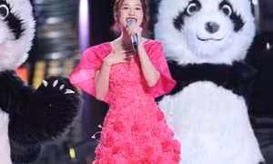 Chi Pu song ca cùng Huỳnh Hiểu Minh