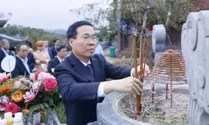 Chủ tịch nước Võ Văn Thưởng dâng hương tưởng nhớ Chủ tịch Hồ Chí Minh
