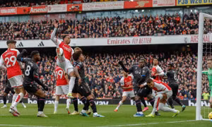 Arsenal thắng lớn ở Ngoại hạng Anh