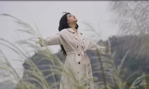Á quân Thần tượng Bolero – ca sĩ Tô Ngọc Hà làm MV về mùa đông