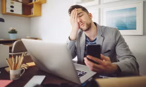 "Tích cực độc hại" nơi công sở: Nguyên nhân khiến quá lạc quan có thể ảnh hưởng tới năng suất công việc