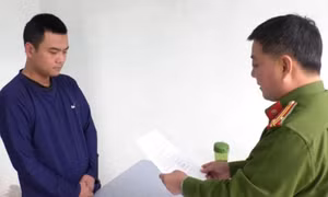 Nhóm đối tượng cho vay lãi nặng giam lỏng, đánh đập con nợ