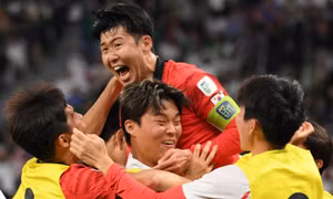 Thoát hiểm ngoạn mục, Hàn Quốc vào tứ kết Asian Cup