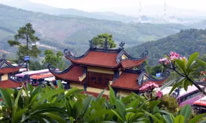 Đại đức Thích Trúc Thái Minh, sư trụ trì Chùa Ba Vàng bị cảnh cáo