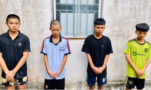Rủ bạn đi chém chủ nợ, 4 đối tượng bị bắt tạm giam