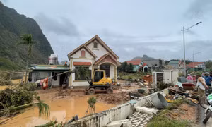 Không chủ quan với nguy cơ dịch bệnh sau mưa bão