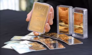 Chờ tin từ Fed, giá vàng thế giới vọt lên mức cao kỷ lục mới
