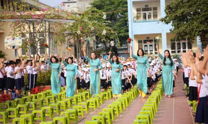 Thầy cô giáo và học sinh Quảng Ninh tưng bừng khai giảng năm học mới 2024-2025
