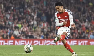 Sterling tỏa sáng trong chiến thắng của Arsenal