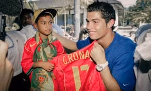 Ronaldo, Messi chi hàng triệu USD làm từ thiện không 'phông bạt' thế nào?