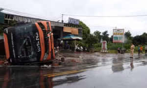 Tạm giữ hình sự tài xế trong vụ lật xe khách ở Đắk Lắk