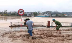 Tiên Yên: Huy động lực lượng dọn vệ sinh môi trường sau lũ