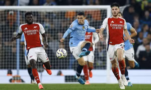 Chờ Man City, Arsenal và Liverpool bứt tốc