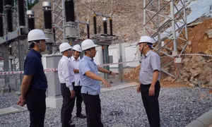 Đoàn công tác của Tập đoàn Điện lực Việt Nam kiểm tra công tác phòng, chống cơn bão số 3 tại tỉnh Quảng Ninh